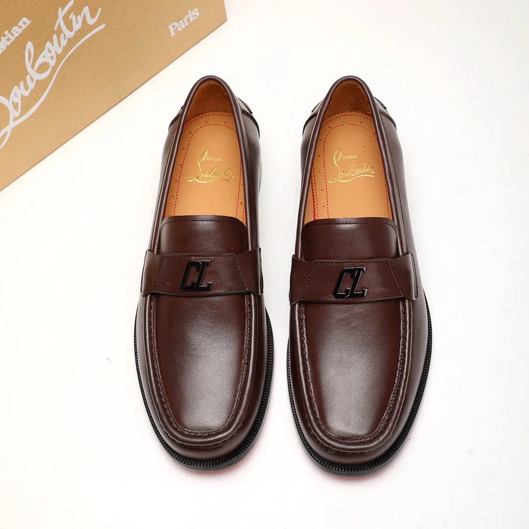 Batch 1,080 yuan 💰••New real shots••CL～High-end men’s 👔casual•loafers with red soles! ••🆑Genuine and top-quality goods from original orders ••✅💯 Purchase goods from top-quality original orders! Original imported patterned cowhide ➕Imported cowhide lining ➕Cowhide feet ➕Original leather outsole~🉑️Feel free to compare the authentic ones! Size: 38-44 (45.46.47 can be customized)